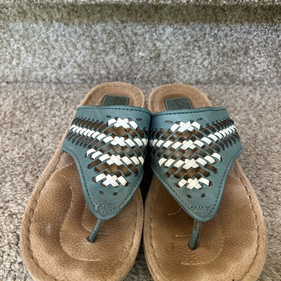 Clark’s Artisan woven leather comfort sandal. Vacation. Beach. EUC. Cushion! Sz7 - Picture 2 of 9